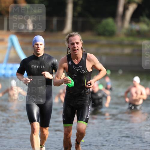 14.09.2025 - Stadtparktriathlon Michael Strokosch http://msf.ph/oto/8869565 14.09.2025 10:54:17 Schwimmen 858, 921 meine-sportfotos.de