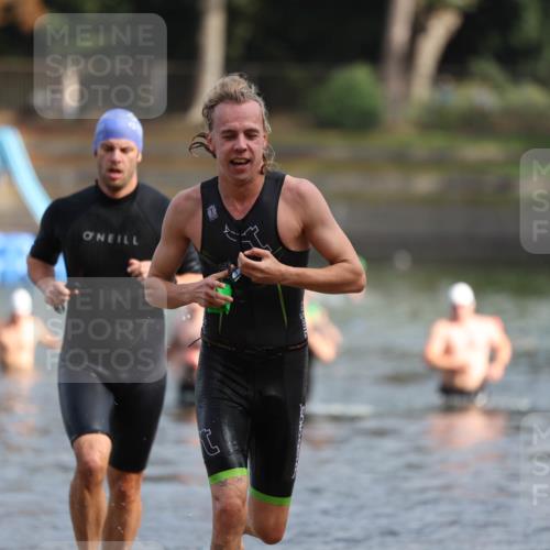 14.09.2025 - Stadtparktriathlon Michael Strokosch http://msf.ph/oto/8869568 14.09.2025 10:54:18 Schwimmen 858, 921 meine-sportfotos.de