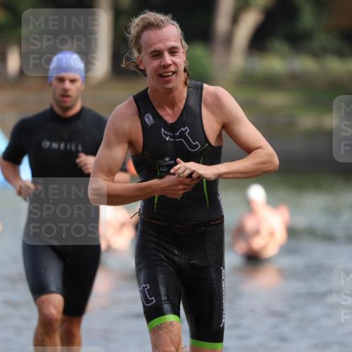 14.09.2025 - Stadtparktriathlon Michael Strokosch http://msf.ph/oto/8869571 14.09.2025 10:54:18 Schwimmen 858, 921 meine-sportfotos.de