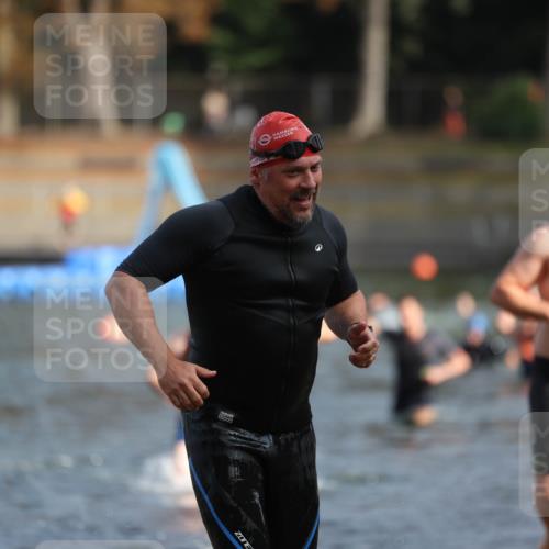 14.09.2025 - Stadtparktriathlon Michael Strokosch http://msf.ph/oto/8869582 14.09.2025 10:54:30 Schwimmen 837, 843, 876, 891, 895 meine-sportfotos.de