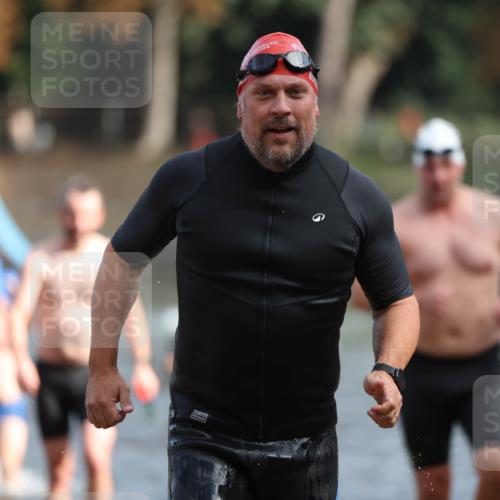 14.09.2025 - Stadtparktriathlon Michael Strokosch http://msf.ph/oto/8869588 14.09.2025 10:54:31 Schwimmen 837, 843, 876, 891, 895 meine-sportfotos.de