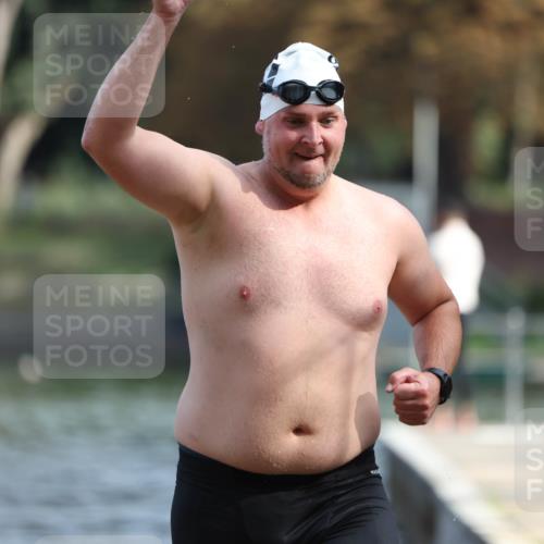 14.09.2025 - Stadtparktriathlon Michael Strokosch http://msf.ph/oto/8869594 14.09.2025 10:54:34 Schwimmen 837, 843, 876, 891, 895, 900 meine-sportfotos.de