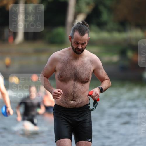 14.09.2025 - Stadtparktriathlon Michael Strokosch http://msf.ph/oto/8869597 14.09.2025 10:54:35 Schwimmen 837, 843, 876, 891, 895, 900 meine-sportfotos.de