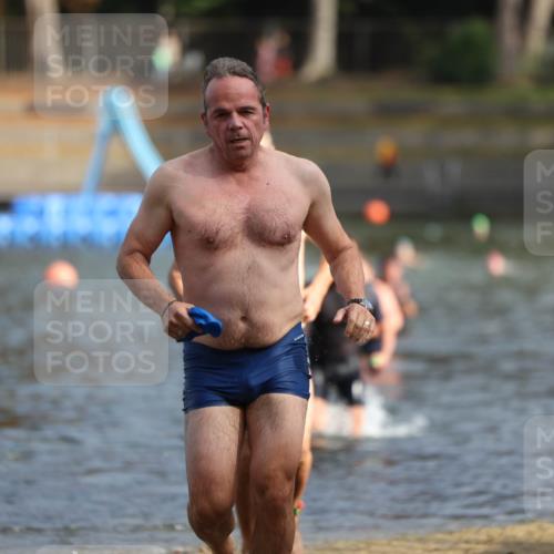 14.09.2025 - Stadtparktriathlon Michael Strokosch http://msf.ph/oto/8869606 14.09.2025 10:54:37 Schwimmen 843, 876, 891, 895, 900 meine-sportfotos.de