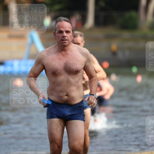 14.09.2025 - Stadtparktriathlon Michael Strokosch http://msf.ph/oto/8869608 14.09.2025 10:54:37 Schwimmen 843, 876, 891, 895, 900 meine-sportfotos.de