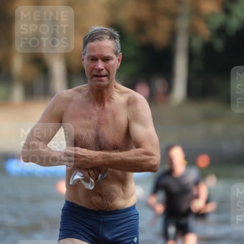 14.09.2025 - Stadtparktriathlon Michael Strokosch http://msf.ph/oto/8869619 14.09.2025 10:54:40 Schwimmen 843, 876, 895, 900 meine-sportfotos.de