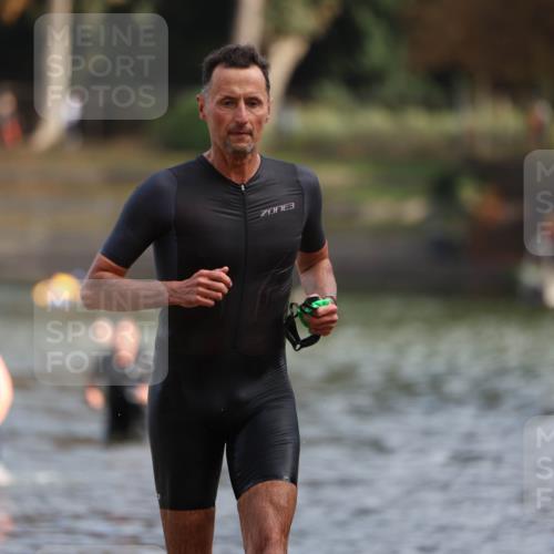 14.09.2025 - Stadtparktriathlon Michael Strokosch http://msf.ph/oto/8869633 14.09.2025 10:54:45 Schwimmen 900, 916 meine-sportfotos.de