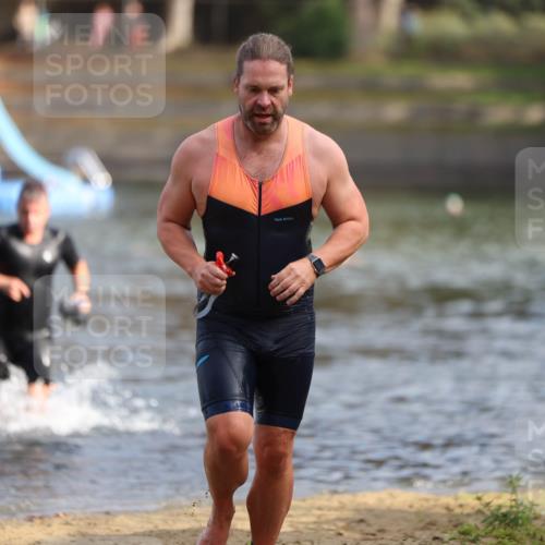 14.09.2025 - Stadtparktriathlon Michael Strokosch http://msf.ph/oto/8869639 14.09.2025 10:54:54 Schwimmen 892, 916 meine-sportfotos.de