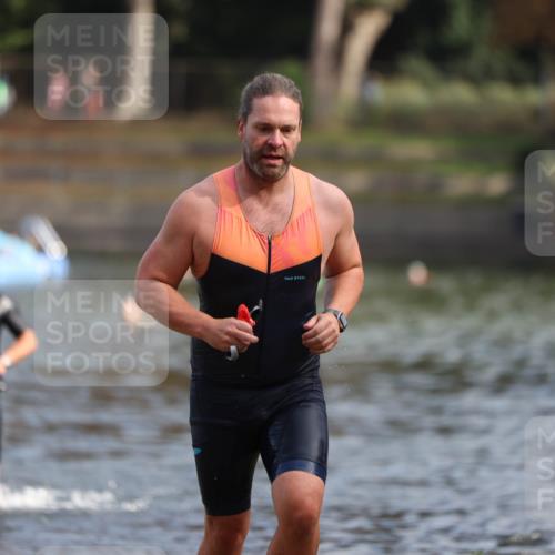 14.09.2025 - Stadtparktriathlon Michael Strokosch http://msf.ph/oto/8869640 14.09.2025 10:54:54 Schwimmen 892, 916 meine-sportfotos.de