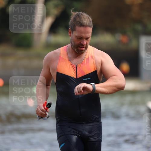 14.09.2025 - Stadtparktriathlon Michael Strokosch http://msf.ph/oto/8869645 14.09.2025 10:54:55 Schwimmen 892, 916 meine-sportfotos.de