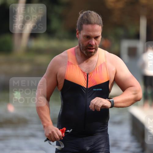 14.09.2025 - Stadtparktriathlon Michael Strokosch http://msf.ph/oto/8869646 14.09.2025 10:54:56 Schwimmen 892, 916 meine-sportfotos.de