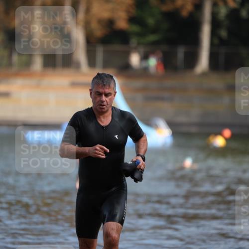 14.09.2025 - Stadtparktriathlon Michael Strokosch http://msf.ph/oto/8869649 14.09.2025 10:54:58 Schwimmen 892, 916 meine-sportfotos.de
