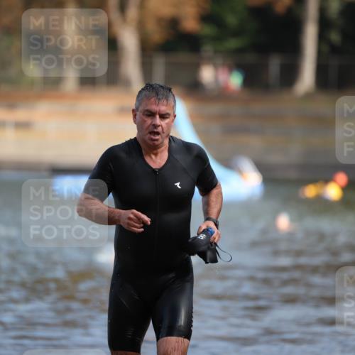 14.09.2025 - Stadtparktriathlon Michael Strokosch http://msf.ph/oto/8869652 14.09.2025 10:54:59 Schwimmen 892, 916 meine-sportfotos.de