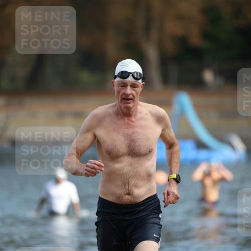 14.09.2025 - Stadtparktriathlon Michael Strokosch http://msf.ph/oto/8869667 14.09.2025 10:55:19 Schwimmen 855 meine-sportfotos.de