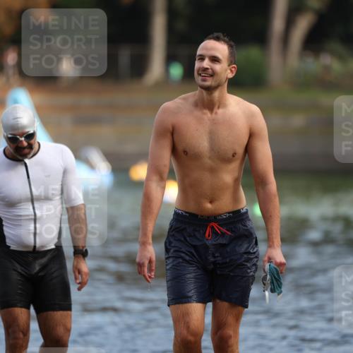 14.09.2025 - Stadtparktriathlon Michael Strokosch http://msf.ph/oto/8869697 14.09.2025 10:55:38 Schwimmen 828, 890, 911 meine-sportfotos.de