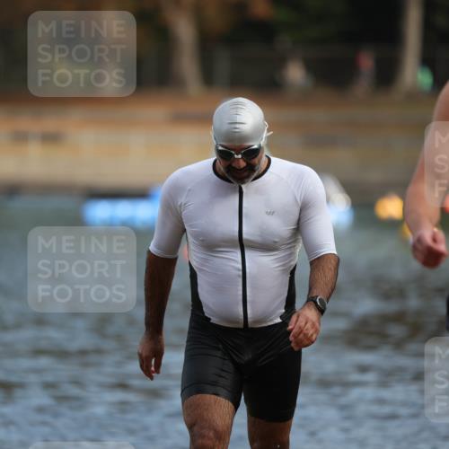 14.09.2025 - Stadtparktriathlon Michael Strokosch http://msf.ph/oto/8869700 14.09.2025 10:55:40 Schwimmen 828, 890, 911 meine-sportfotos.de