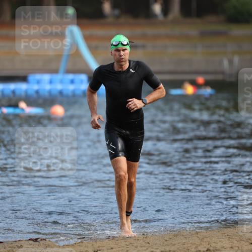 14.09.2025 - Stadtparktriathlon Michael Strokosch http://msf.ph/oto/8869711 14.09.2025 10:56:18 Schwimmen 877 meine-sportfotos.de