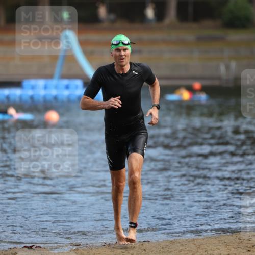 14.09.2025 - Stadtparktriathlon Michael Strokosch http://msf.ph/oto/8869713 14.09.2025 10:56:18 Schwimmen 877 meine-sportfotos.de