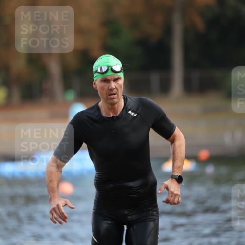 14.09.2025 - Stadtparktriathlon Michael Strokosch http://msf.ph/oto/8869724 14.09.2025 10:56:21 Schwimmen 877 meine-sportfotos.de