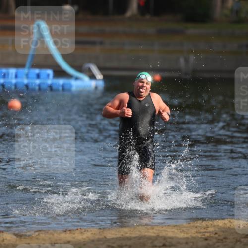 14.09.2025 - Stadtparktriathlon Michael Strokosch http://msf.ph/oto/8869734 14.09.2025 10:56:39 Schwimmen 857 meine-sportfotos.de