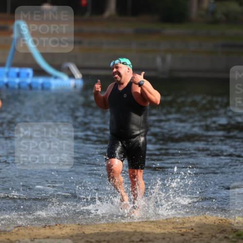 14.09.2025 - Stadtparktriathlon Michael Strokosch http://msf.ph/oto/8869737 14.09.2025 10:56:40 Schwimmen 857 meine-sportfotos.de