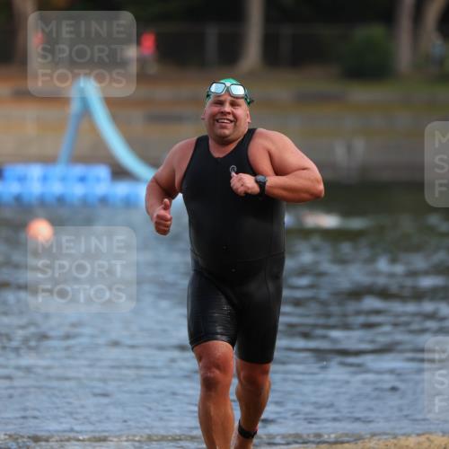 14.09.2025 - Stadtparktriathlon Michael Strokosch http://msf.ph/oto/8869750 14.09.2025 10:56:43 Schwimmen 857 meine-sportfotos.de