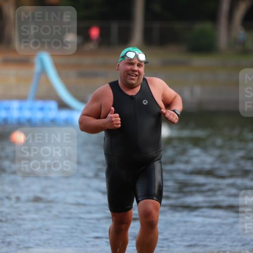 14.09.2025 - Stadtparktriathlon Michael Strokosch http://msf.ph/oto/8869752 14.09.2025 10:56:43 Schwimmen 857 meine-sportfotos.de