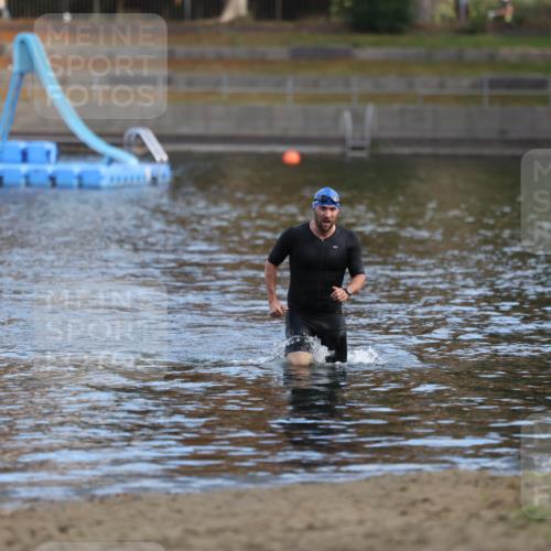 14.09.2025 - Stadtparktriathlon Michael Strokosch http://msf.ph/oto/8869770 14.09.2025 10:57:28 Schwimmen 824 meine-sportfotos.de