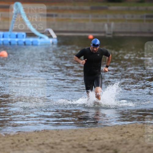 14.09.2025 - Stadtparktriathlon Michael Strokosch http://msf.ph/oto/8869775 14.09.2025 10:57:31 Schwimmen 824 meine-sportfotos.de