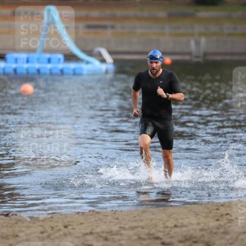 14.09.2025 - Stadtparktriathlon Michael Strokosch http://msf.ph/oto/8869780 14.09.2025 10:57:32 Schwimmen 824 meine-sportfotos.de