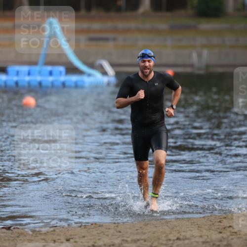14.09.2025 - Stadtparktriathlon Michael Strokosch http://msf.ph/oto/8869786 14.09.2025 10:57:33 Schwimmen 824 meine-sportfotos.de