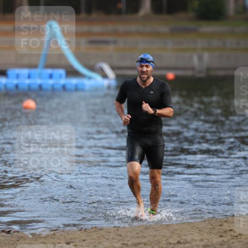 14.09.2025 - Stadtparktriathlon Michael Strokosch http://msf.ph/oto/8869788 14.09.2025 10:57:33 Schwimmen 824 meine-sportfotos.de