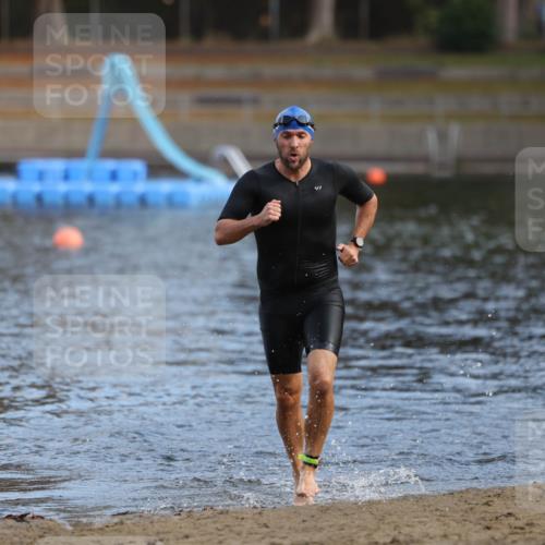 14.09.2025 - Stadtparktriathlon Michael Strokosch http://msf.ph/oto/8869789 14.09.2025 10:57:34 Schwimmen 824 meine-sportfotos.de