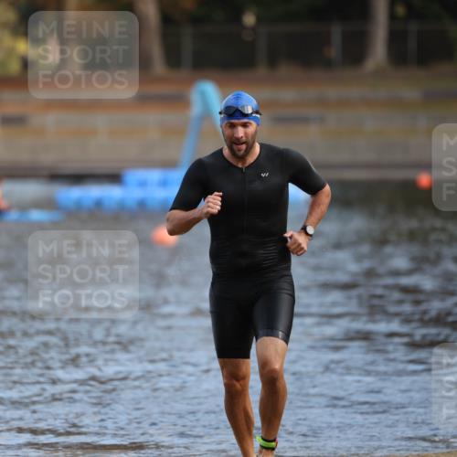 14.09.2025 - Stadtparktriathlon Michael Strokosch http://msf.ph/oto/8869794 14.09.2025 10:57:35 Schwimmen 824 meine-sportfotos.de