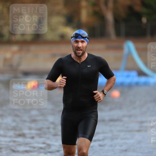 14.09.2025 - Stadtparktriathlon Michael Strokosch http://msf.ph/oto/8869798 14.09.2025 10:57:36 Schwimmen 824 meine-sportfotos.de