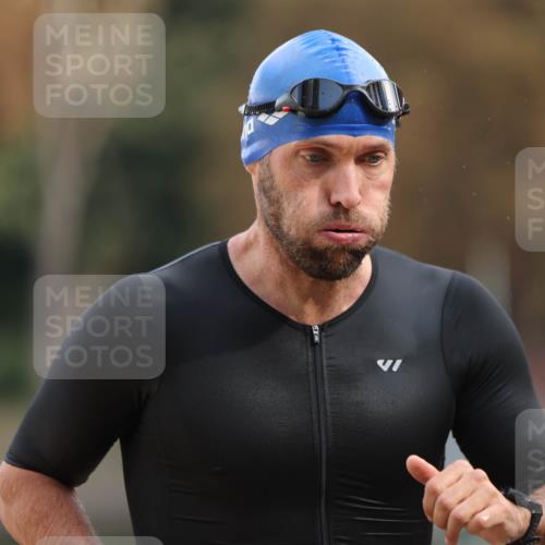 14.09.2025 - Stadtparktriathlon Michael Strokosch http://msf.ph/oto/8869811 14.09.2025 10:57:39 Schwimmen 824 meine-sportfotos.de
