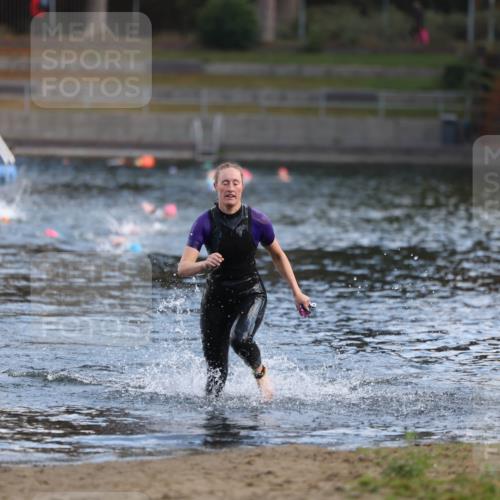 14.09.2025 - Stadtparktriathlon Michael Strokosch http://msf.ph/oto/8869929 14.09.2025 11:10:17 Schwimmen 943 meine-sportfotos.de