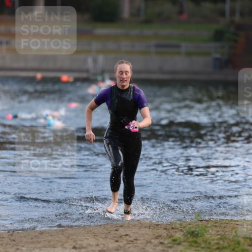 14.09.2025 - Stadtparktriathlon Michael Strokosch http://msf.ph/oto/8869933 14.09.2025 11:10:19 Schwimmen 943 meine-sportfotos.de