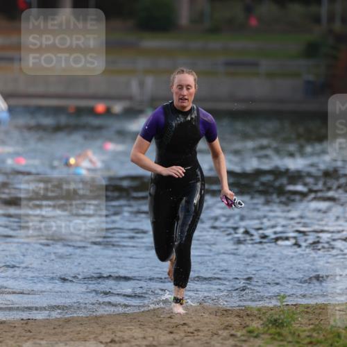 14.09.2025 - Stadtparktriathlon Michael Strokosch http://msf.ph/oto/8869936 14.09.2025 11:10:19 Schwimmen 943 meine-sportfotos.de