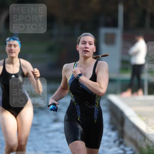 14.09.2025 - Stadtparktriathlon Michael Strokosch http://msf.ph/oto/8869963 14.09.2025 11:10:46 Schwimmen 950, 961, 967, 995 meine-sportfotos.de
