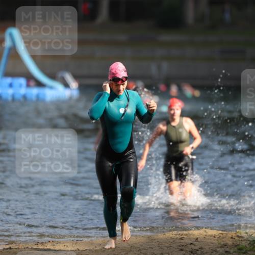 14.09.2025 - Stadtparktriathlon Michael Strokosch http://msf.ph/oto/8869983 14.09.2025 11:10:51 Schwimmen 950, 961, 968, 995 meine-sportfotos.de