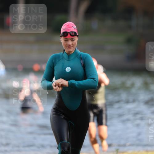 14.09.2025 - Stadtparktriathlon Michael Strokosch http://msf.ph/oto/8869990 14.09.2025 11:10:53 Schwimmen 950, 968, 995 meine-sportfotos.de