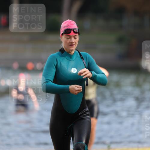 14.09.2025 - Stadtparktriathlon Michael Strokosch http://msf.ph/oto/8869992 14.09.2025 11:10:53 Schwimmen 950, 968, 995 meine-sportfotos.de