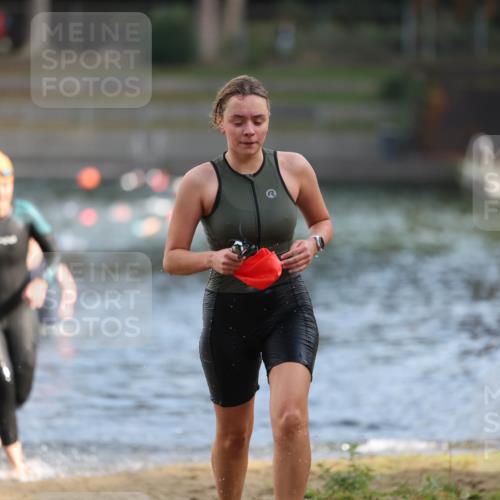 14.09.2025 - Stadtparktriathlon Michael Strokosch http://msf.ph/oto/8869998 14.09.2025 11:10:55 Schwimmen 950, 968, 995 meine-sportfotos.de