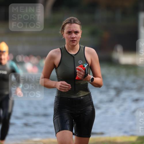 14.09.2025 - Stadtparktriathlon Michael Strokosch http://msf.ph/oto/8870003 14.09.2025 11:10:56 Schwimmen 950, 968, 995 meine-sportfotos.de