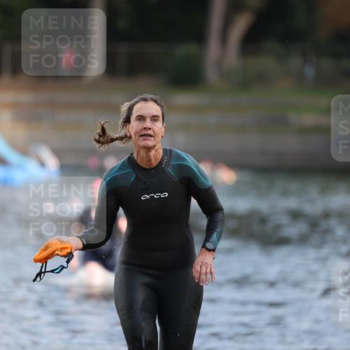 14.09.2025 - Stadtparktriathlon Michael Strokosch http://msf.ph/oto/8870009 14.09.2025 11:10:58 Schwimmen 926, 950, 968, 995 meine-sportfotos.de