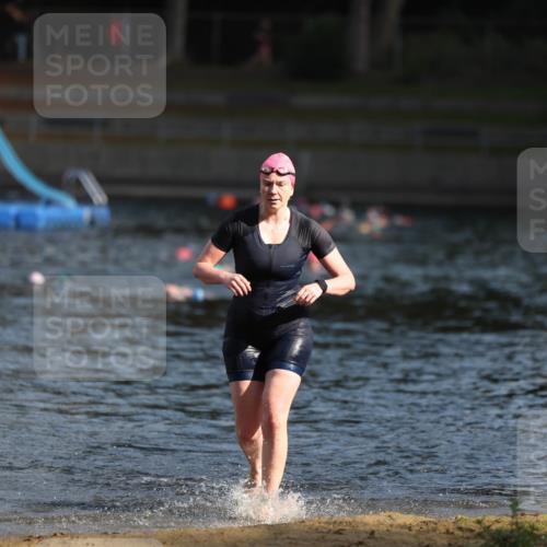 14.09.2025 - Stadtparktriathlon Michael Strokosch http://msf.ph/oto/8870021 14.09.2025 11:11:06 Schwimmen 926 meine-sportfotos.de