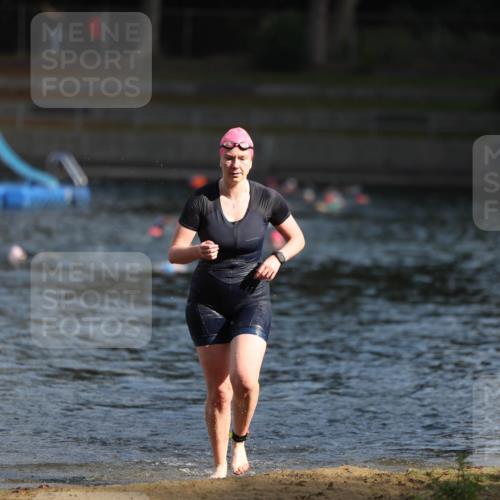 14.09.2025 - Stadtparktriathlon Michael Strokosch http://msf.ph/oto/8870024 14.09.2025 11:11:06 Schwimmen 926 meine-sportfotos.de