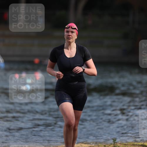 14.09.2025 - Stadtparktriathlon Michael Strokosch http://msf.ph/oto/8870029 14.09.2025 11:11:08 Schwimmen 926 meine-sportfotos.de