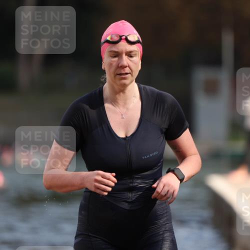 14.09.2025 - Stadtparktriathlon Michael Strokosch http://msf.ph/oto/8870040 14.09.2025 11:11:11 Schwimmen 926 meine-sportfotos.de